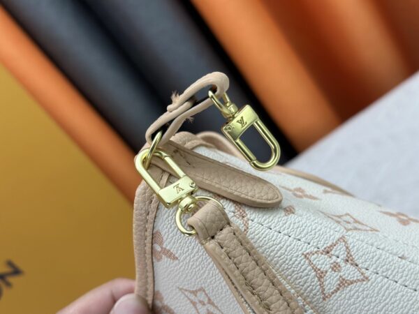 Luxury LV Handbag M12099