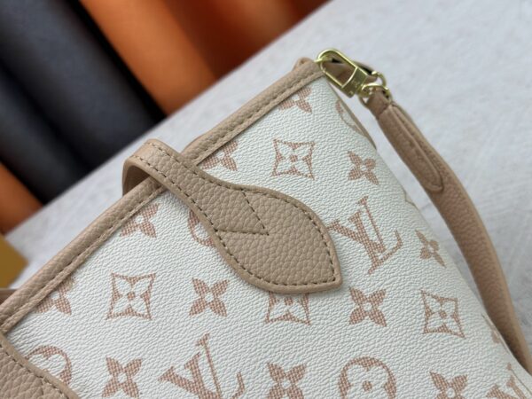 Luxury LV Handbag M12099
