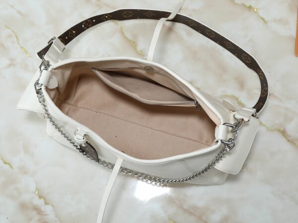 Luxury LV Handbag M25143.3
