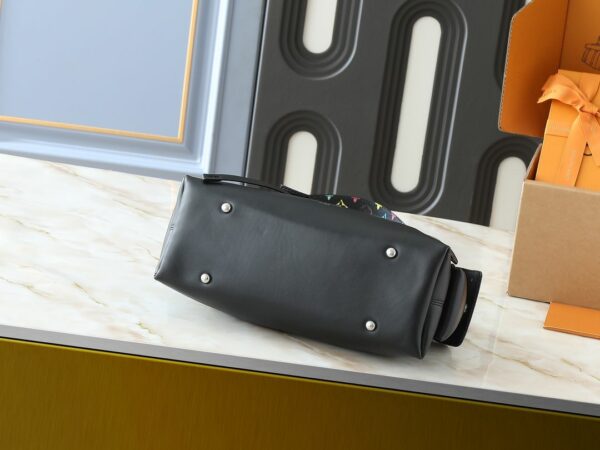 Luxury LV Handbag M25143.3