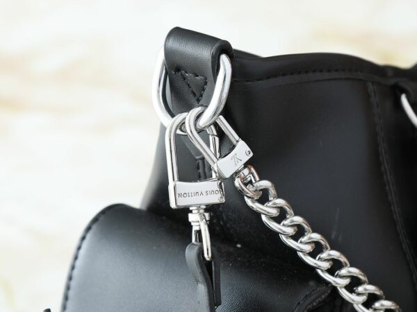 Luxury LV Handbag M25143.3