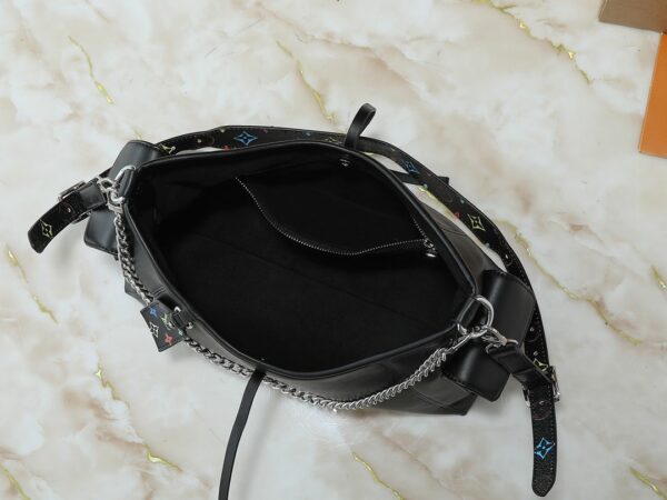 Luxury LV Handbag M25143.3