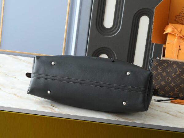 Luxury LV Handbag M25143.2