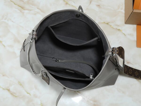 Luxury LV Handbag M25143.2