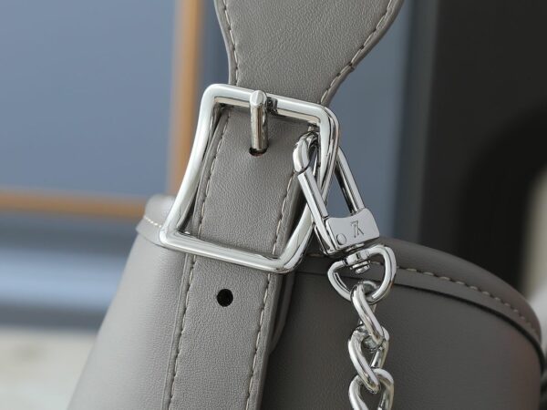 Luxury LV Handbag M25143.2