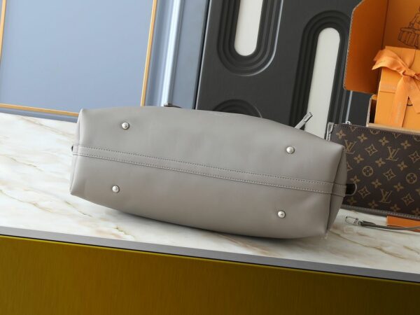 Luxury LV Handbag M25143.2