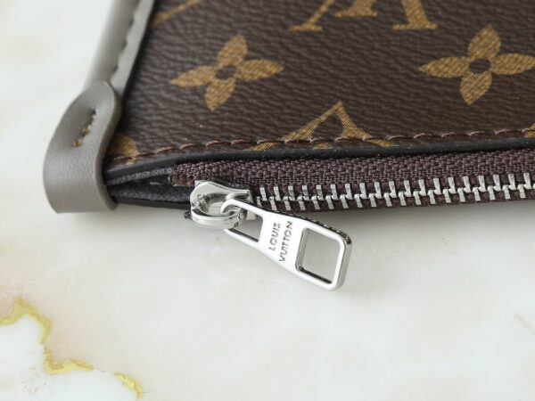 Luxury LV Handbag M25143.2