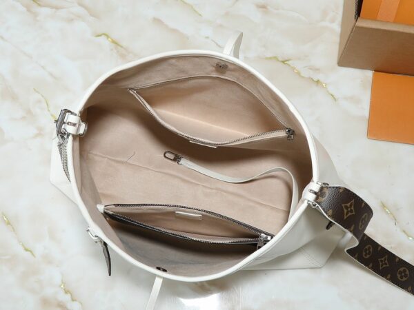 Luxury LV Handbag M25143.2