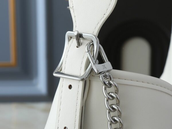 Luxury LV Handbag M25143.2