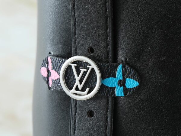 Luxury LV Handbag M25143.2