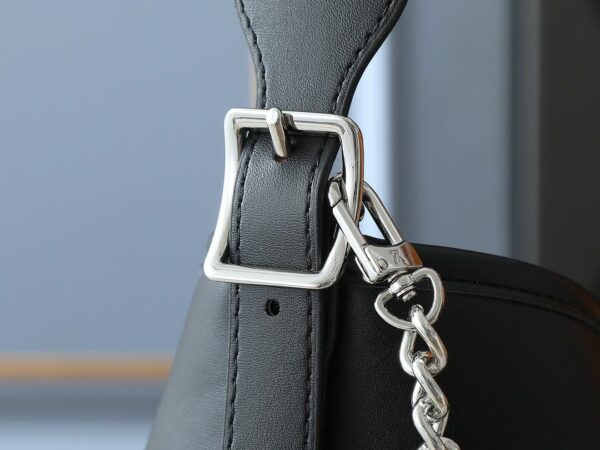 Luxury LV Handbag M25143.2