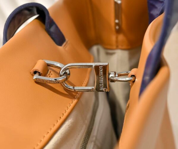 Luxury LV Handbag M24457.3