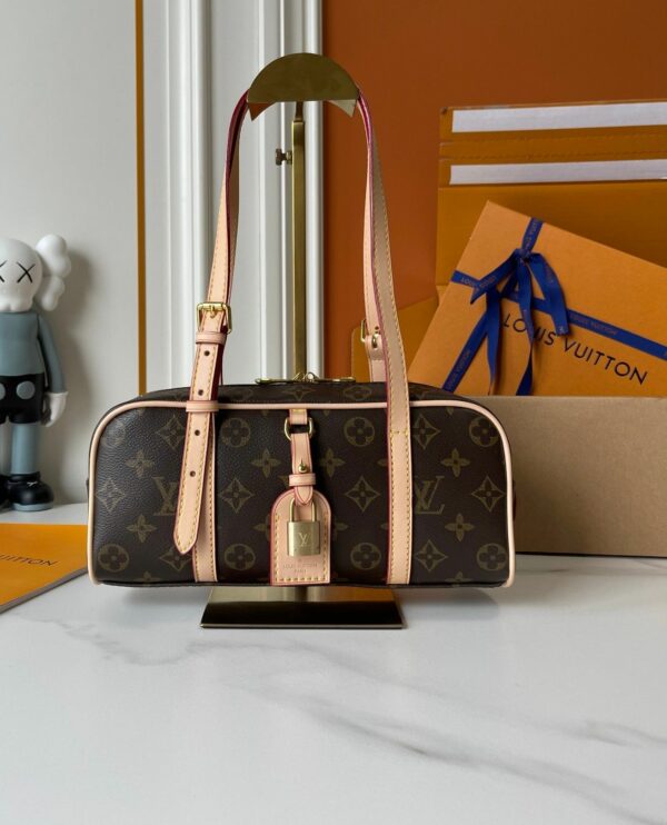 Luxury LV Handbag M47031