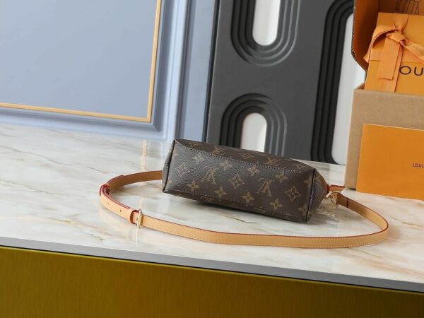 Luxury LV Handbag M13689