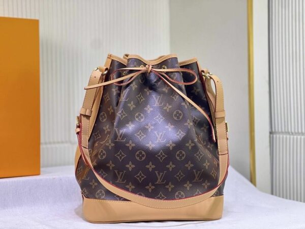 Luxury LV Handbag M42225