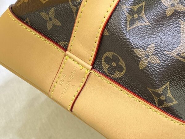 Luxury LV Handbag M42225