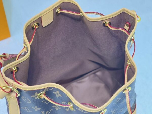 Luxury LV Handbag M42225