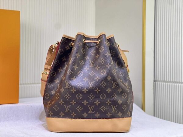 Luxury LV Handbag M42225