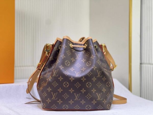Luxury LV Handbag M42224