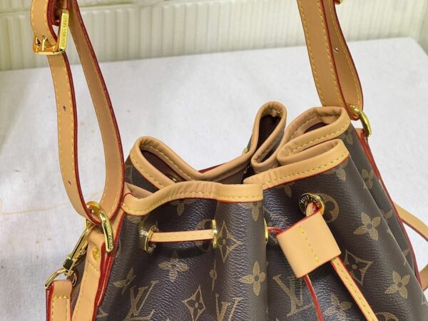 Luxury LV Handbag M42224