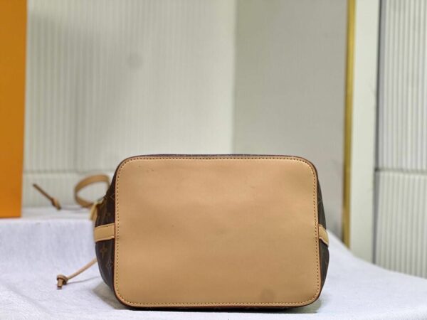 Luxury LV Handbag M42224
