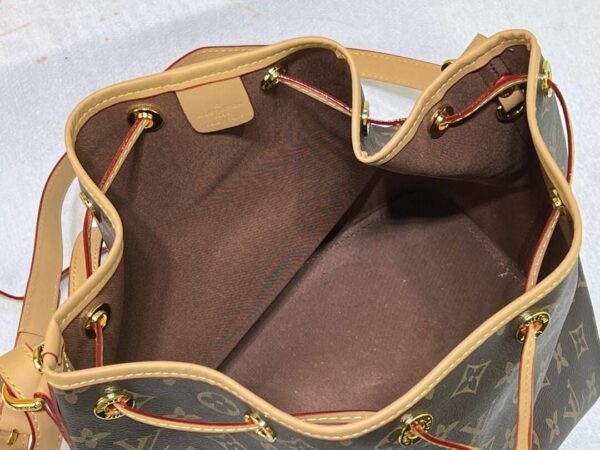 Luxury LV Handbag M42224