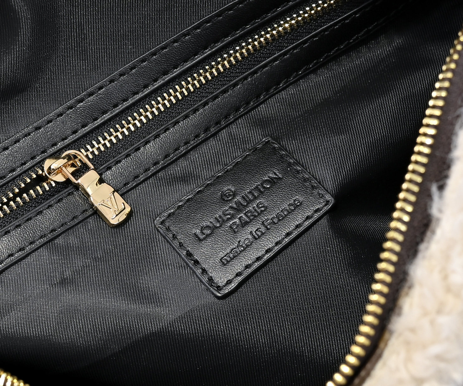 Luxury LV Handbag M26326 Luxury LV Handbag M26326