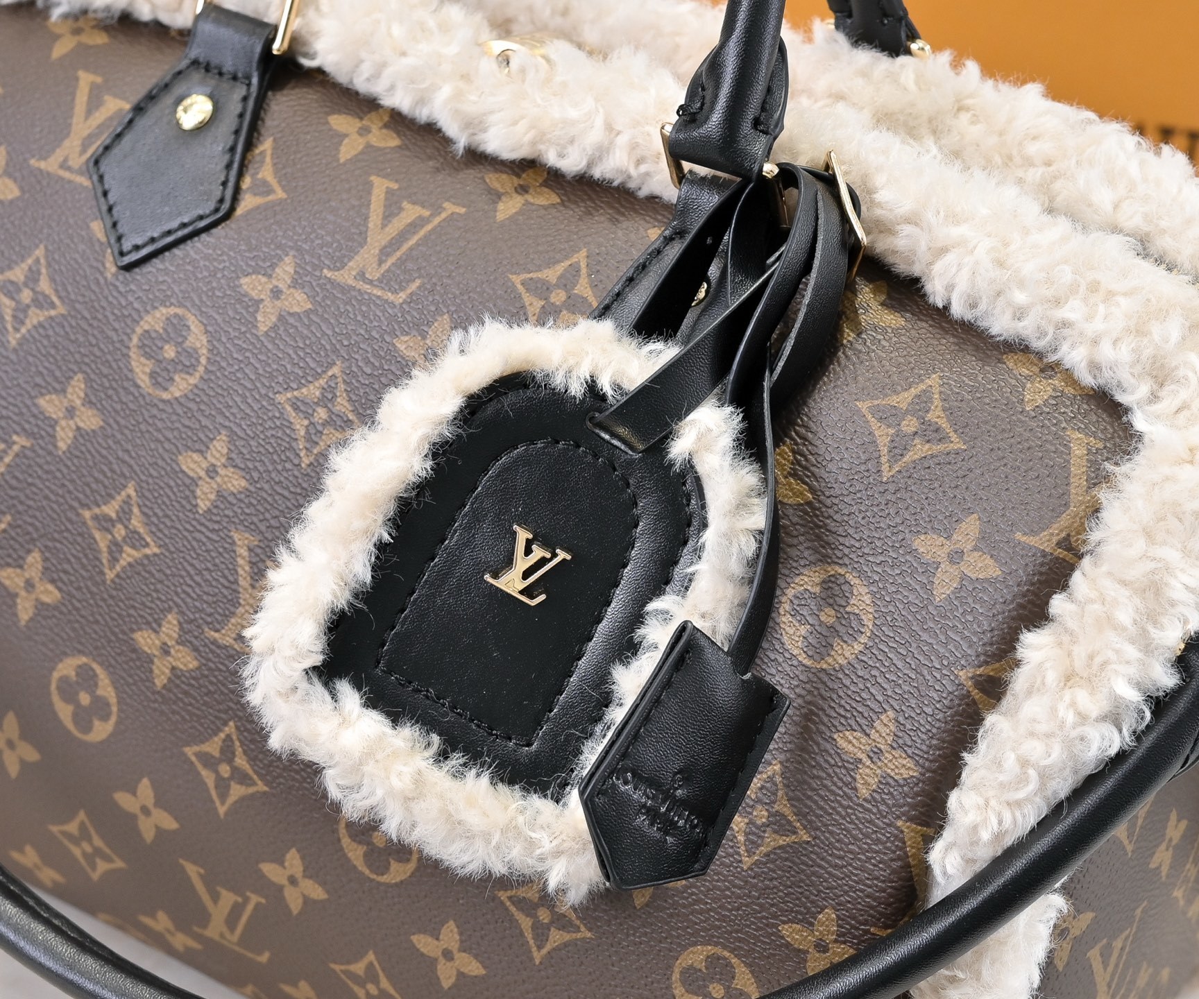 Luxury LV Handbag M26326 Luxury LV Handbag M26326