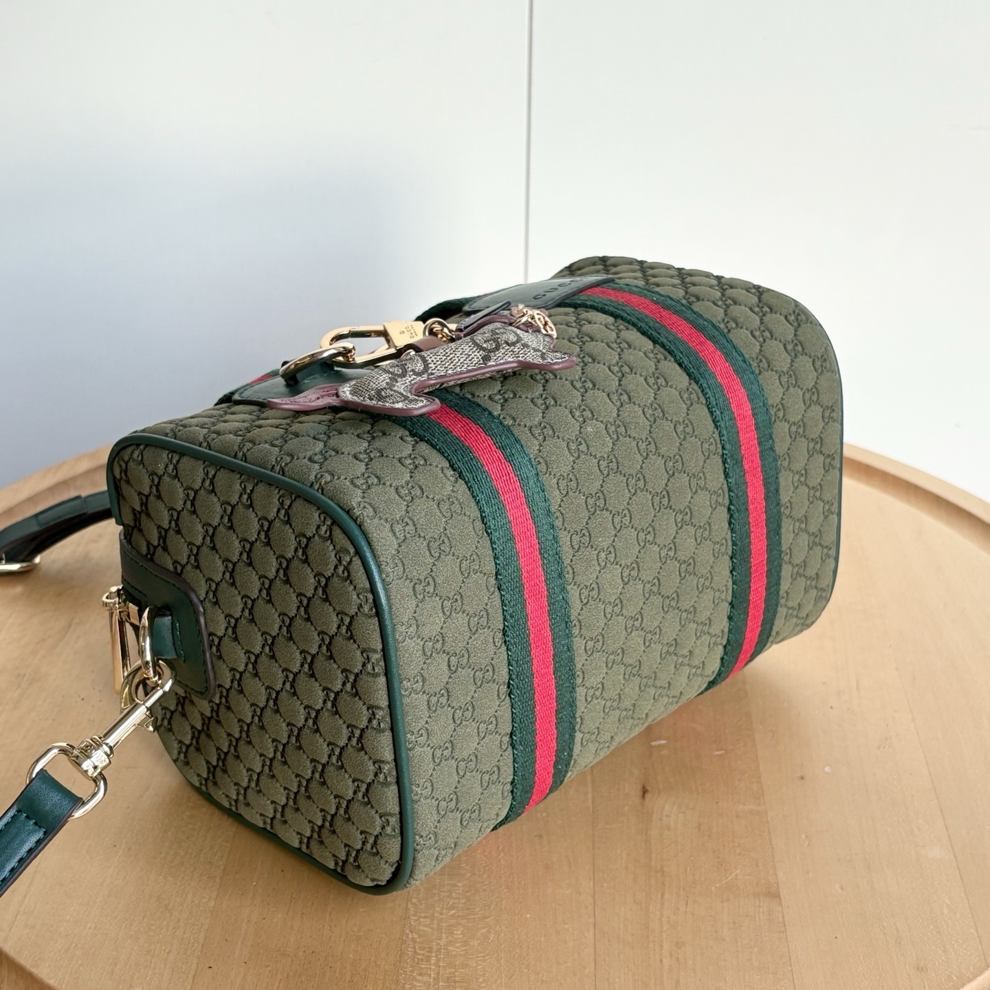 Luxury Gucci Handbag 859975 Luxury Gucci Handbag 859975