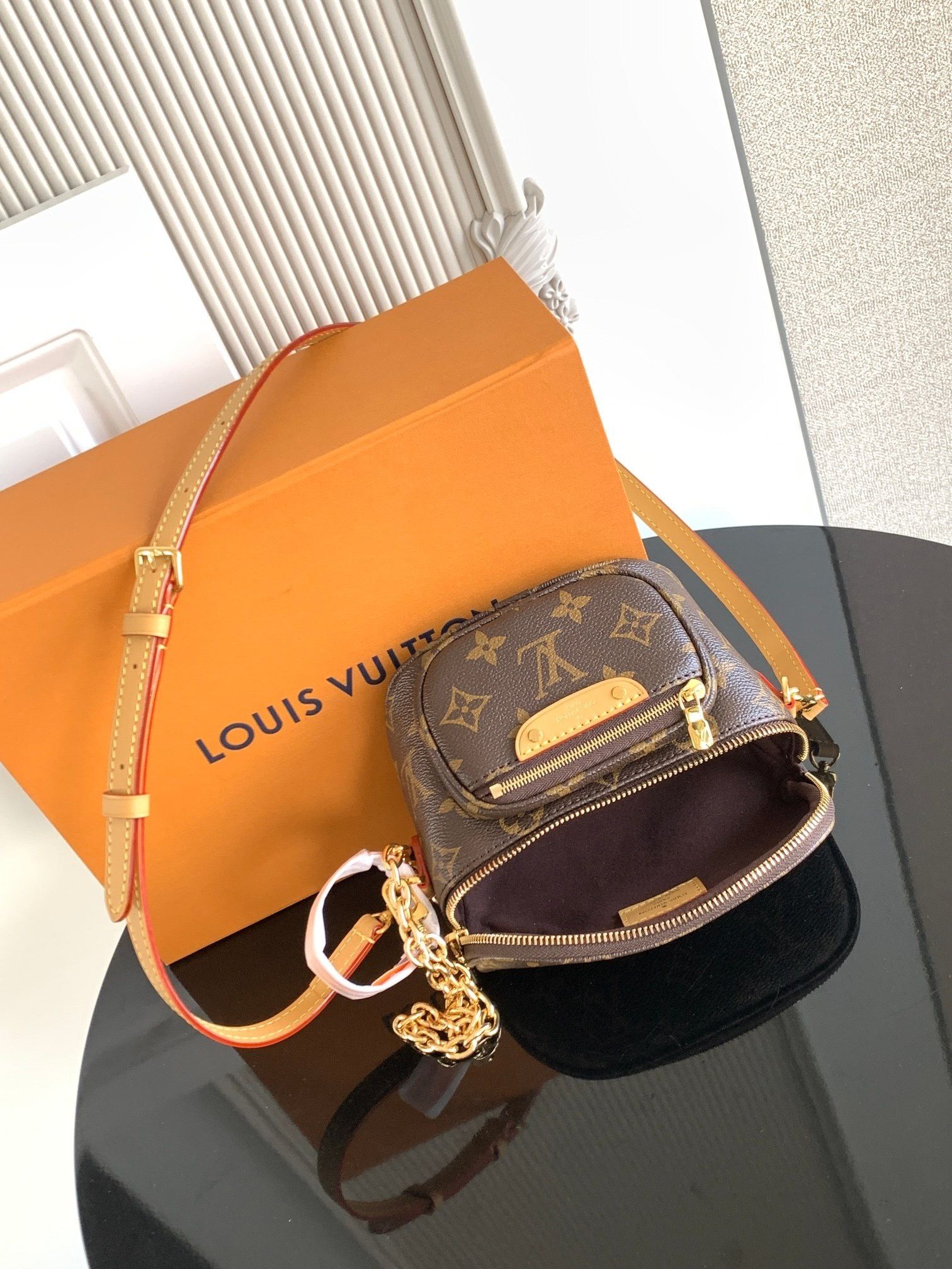 New Collection Fashion LV Handbag M82335 New Collection Fashion LV Handbag M82335