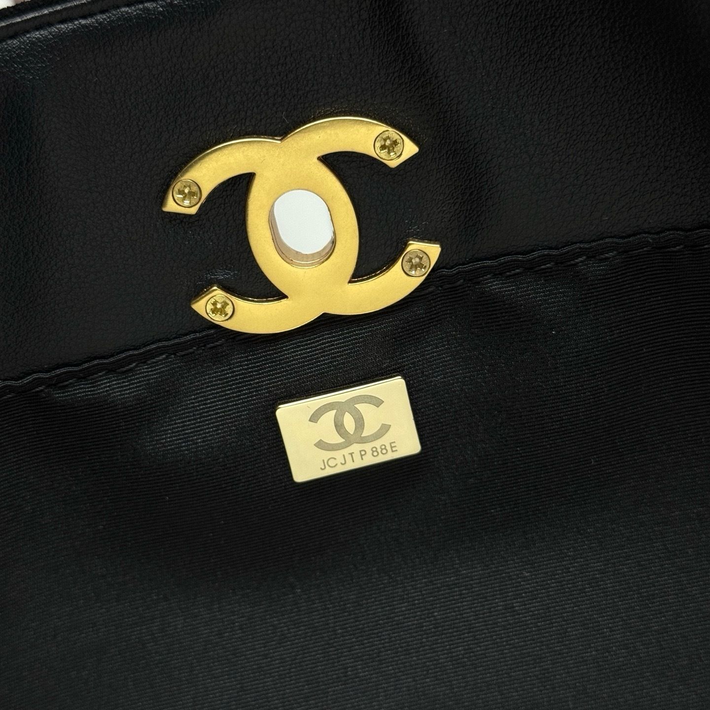 New Collection Fashion CN Handbag 6100 New Collection Fashion CN Handbag 6100