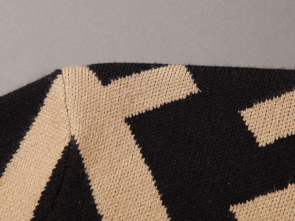 Classic Fendi Pattern Luxury Knit Sweater Classic Fendi Pattern Luxury Knit Sweater