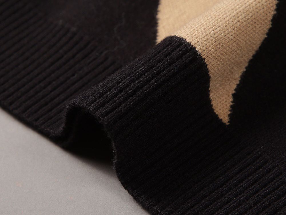 Classic Fendi Pattern Luxury Knit Sweater Classic Fendi Pattern Luxury Knit Sweater