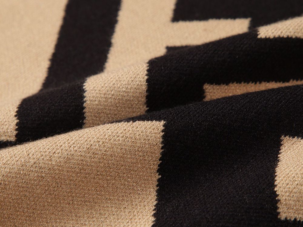 Classic Fendi Pattern Luxury Knit Sweater Classic Fendi Pattern Luxury Knit Sweater