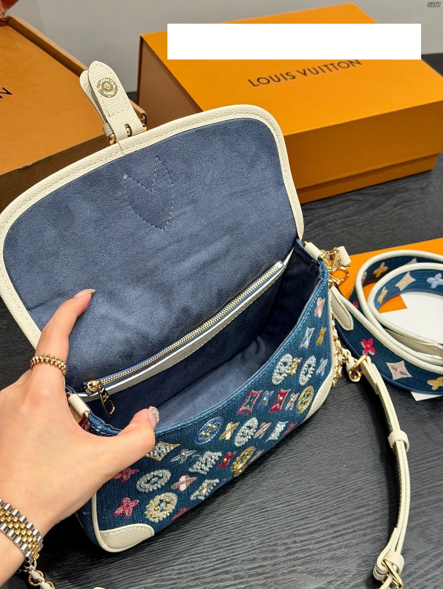 New Collection Fashion LV Handbag LV261126 New Collection Fashion LV Handbag LV261126