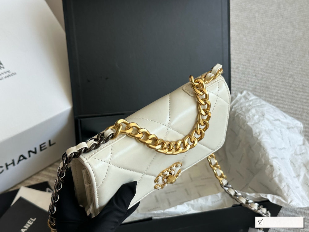 New Collection Fashion Bag CN 19 Wallet On Chain White CH026 New Collection Fashion Bag CN 19 Wallet On Chain White CH026