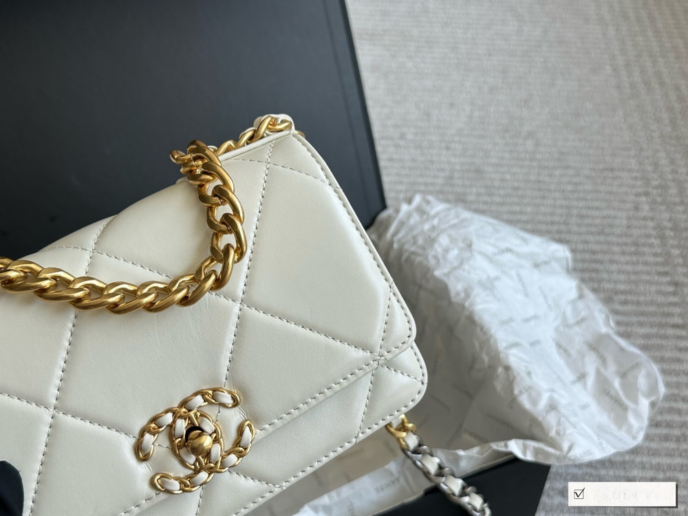 New Collection Fashion Bag CN 19 Wallet On Chain White CH026 New Collection Fashion Bag CN 19 Wallet On Chain White CH026