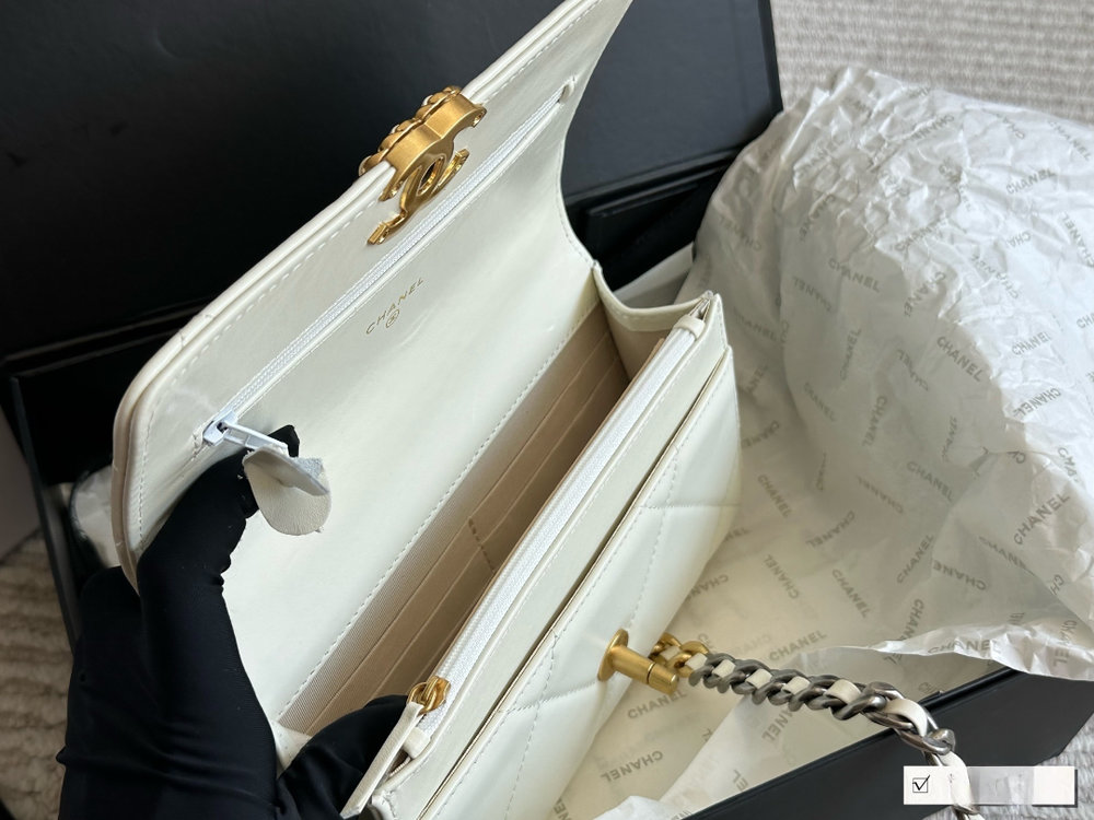 New Collection Fashion Bag CN 19 Wallet On Chain White CH026 New Collection Fashion Bag CN 19 Wallet On Chain White CH026
