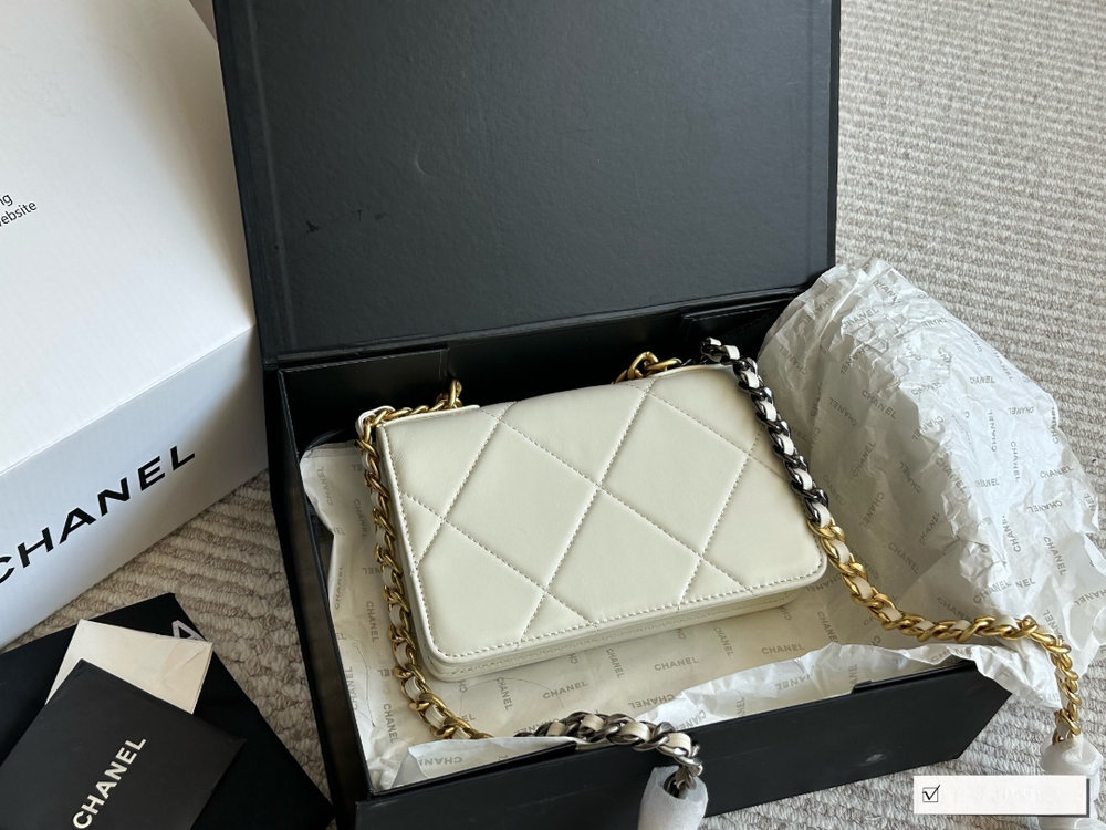 New Collection Fashion Bag CN 19 Wallet On Chain White CH026 New Collection Fashion Bag CN 19 Wallet On Chain White CH026