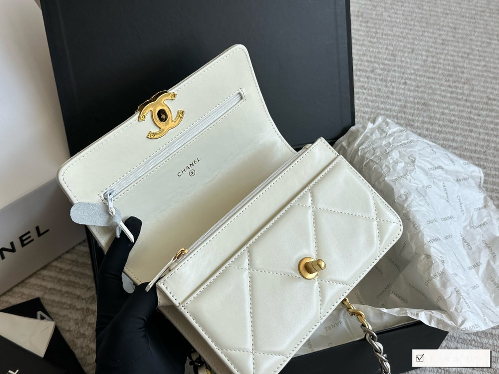 New Collection Fashion Bag CN 19 Wallet On Chain White CH026 New Collection Fashion Bag CN 19 Wallet On Chain White CH026