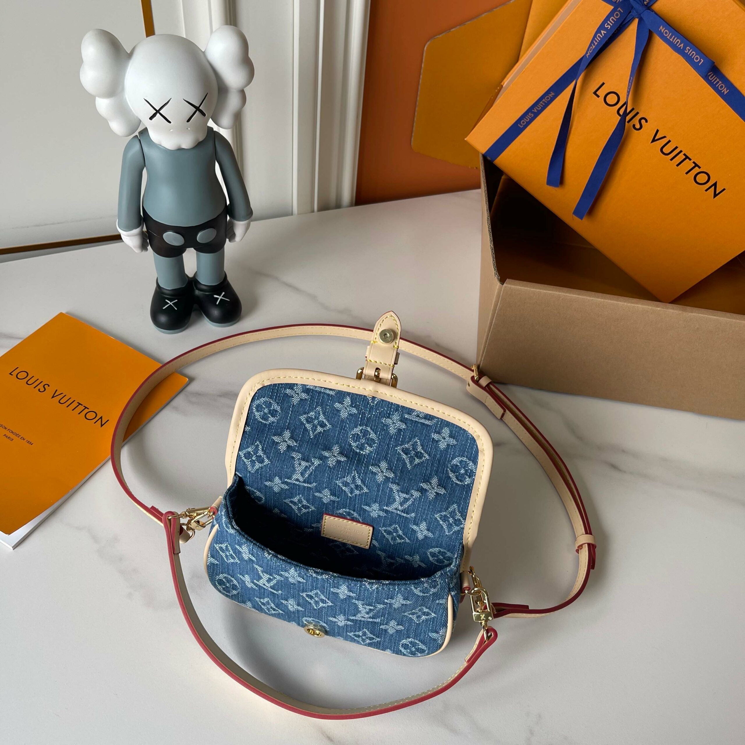 Luxury LV Handbag M27700-M83298 Luxury LV Handbag M27700-M83298