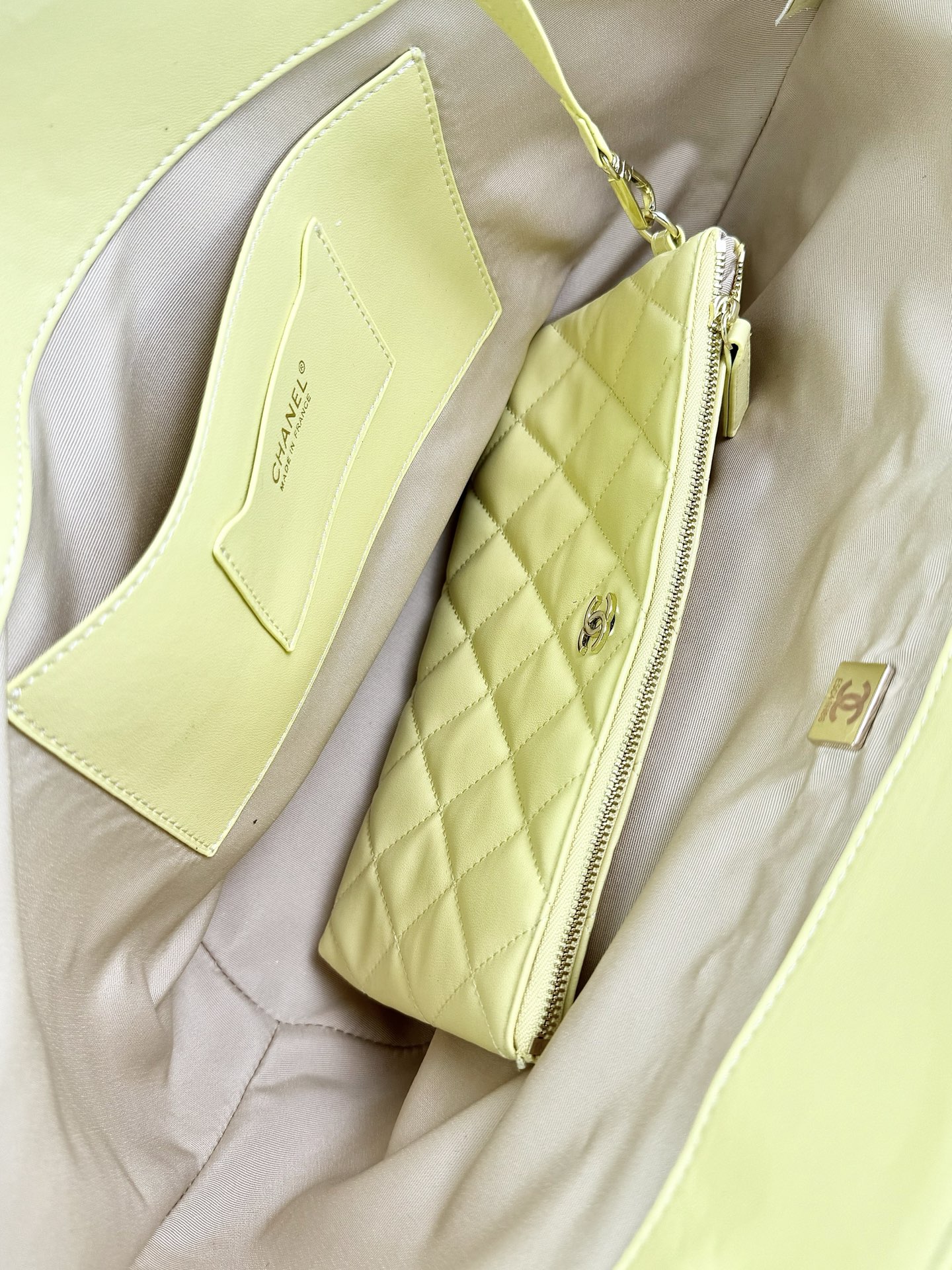 Premium Icon CN Handbag 99093 Premium Icon CN Handbag 99093