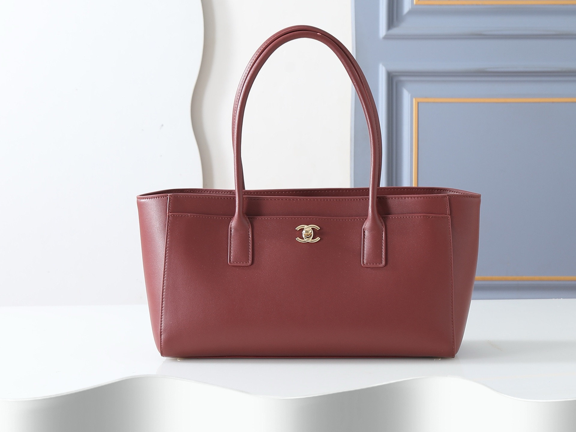 CN Spring Summer 2026 Small Shopping Bag in Dark Burgundy CN Spring Summer 2026 Small Shopping Bag in Dark Burgundy