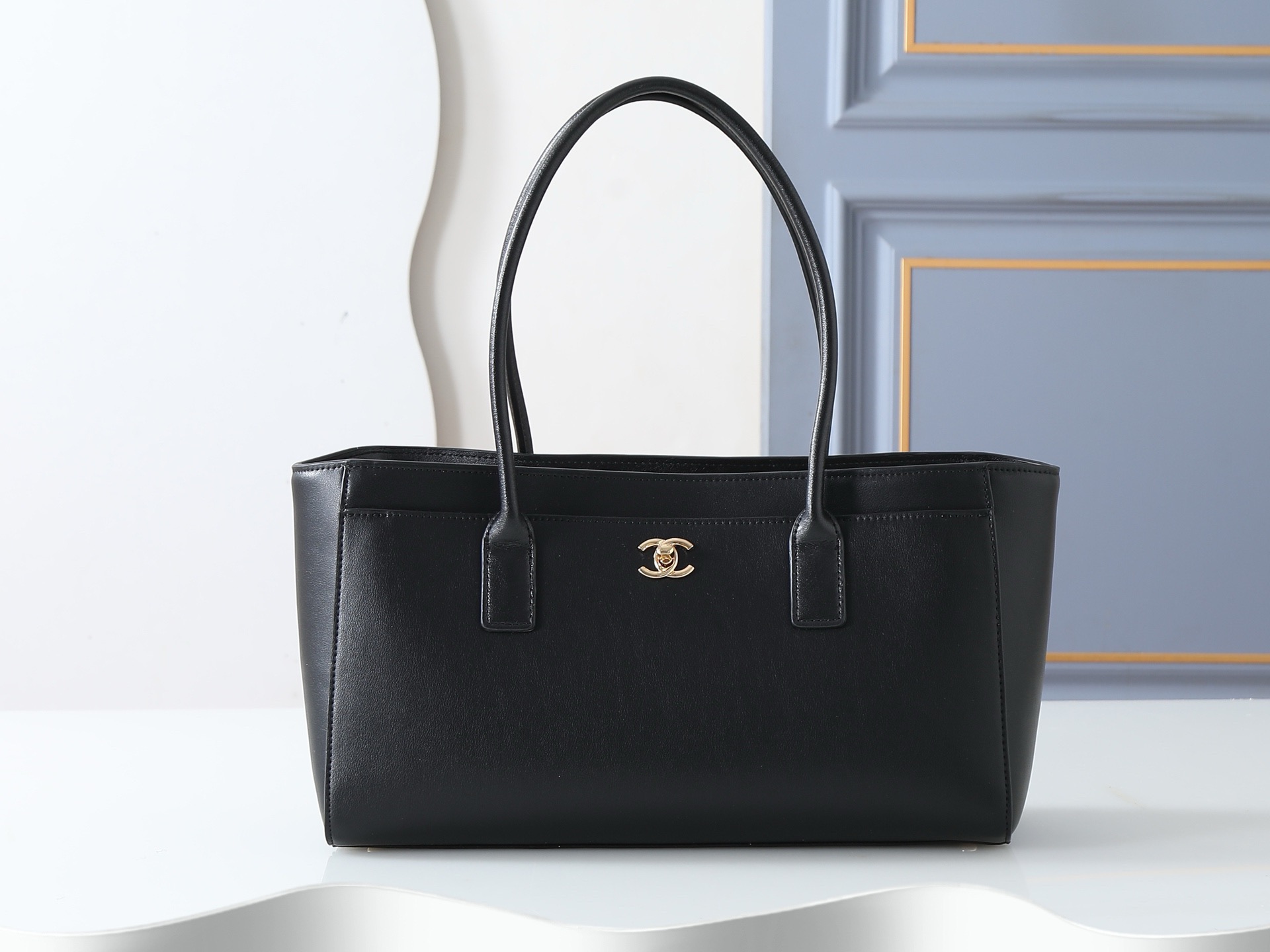 CN Spring Summer 2026 Small Shopping Bag in Black CN Spring Summer 2026 Small Shopping Bag in Black