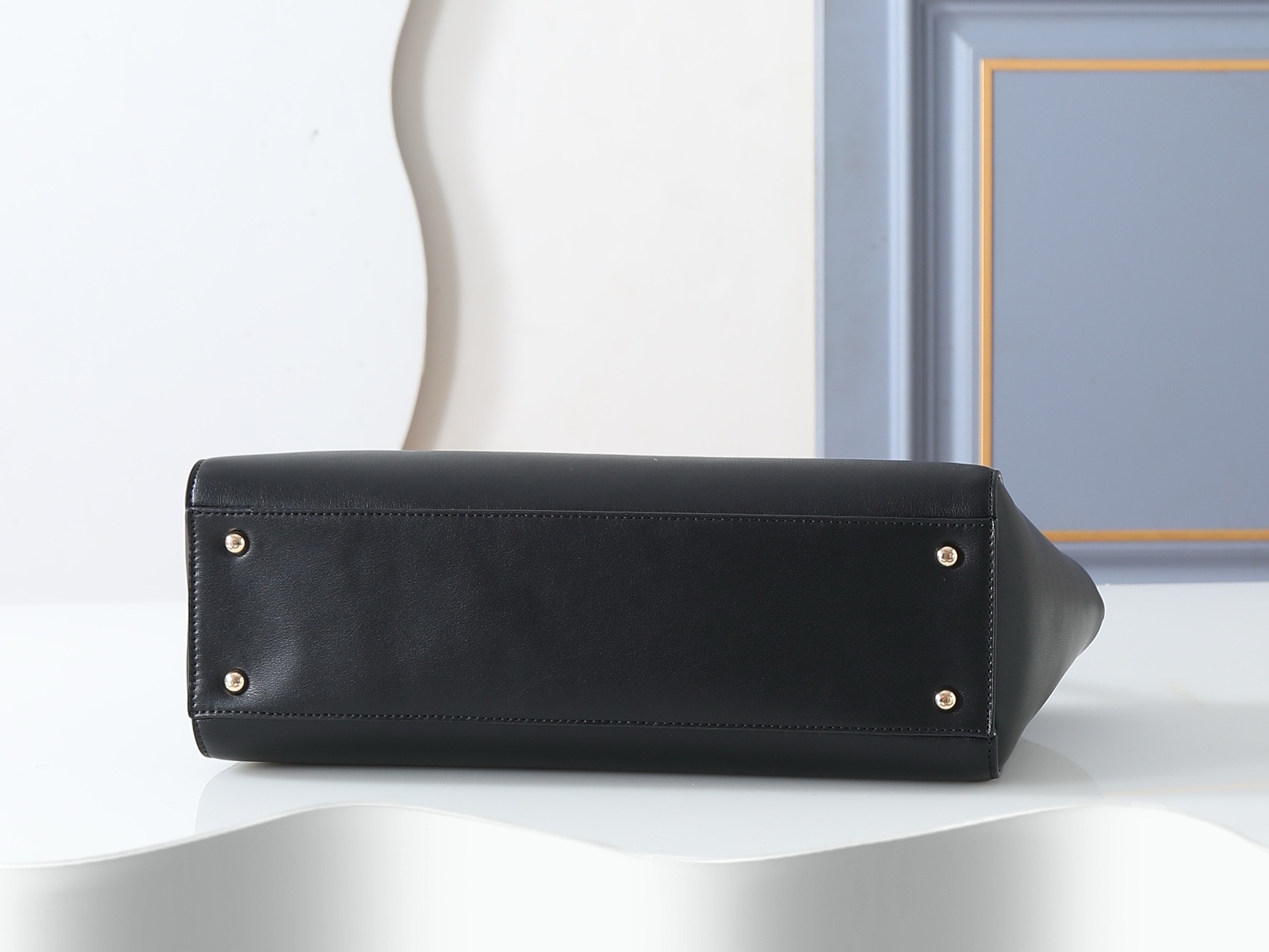 CN Spring Summer 2026 Small Shopping Bag in Black CN Spring Summer 2026 Small Shopping Bag in Black