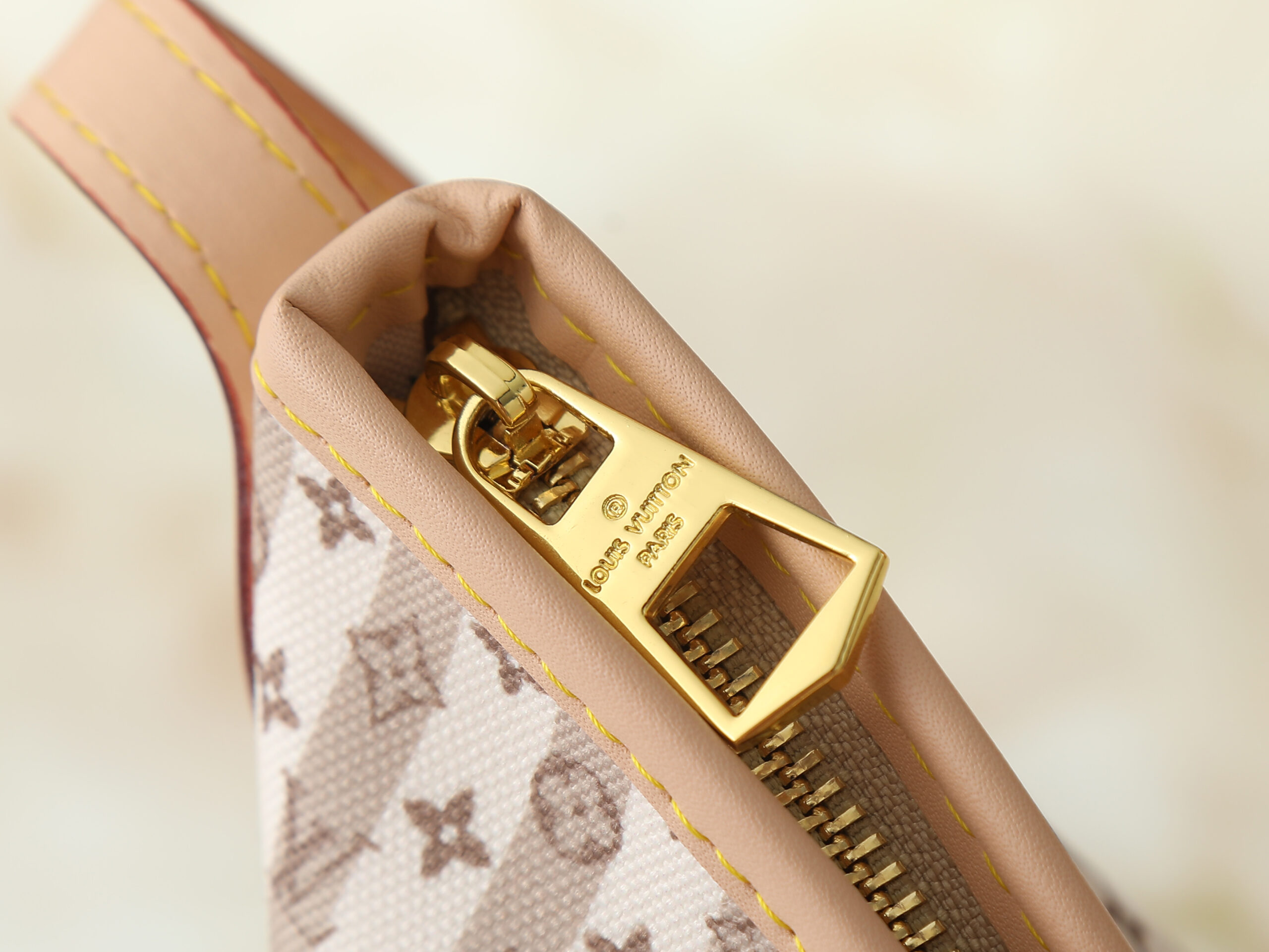 LV Resort Lineup MM M29141 LV Resort Lineup MM M29141