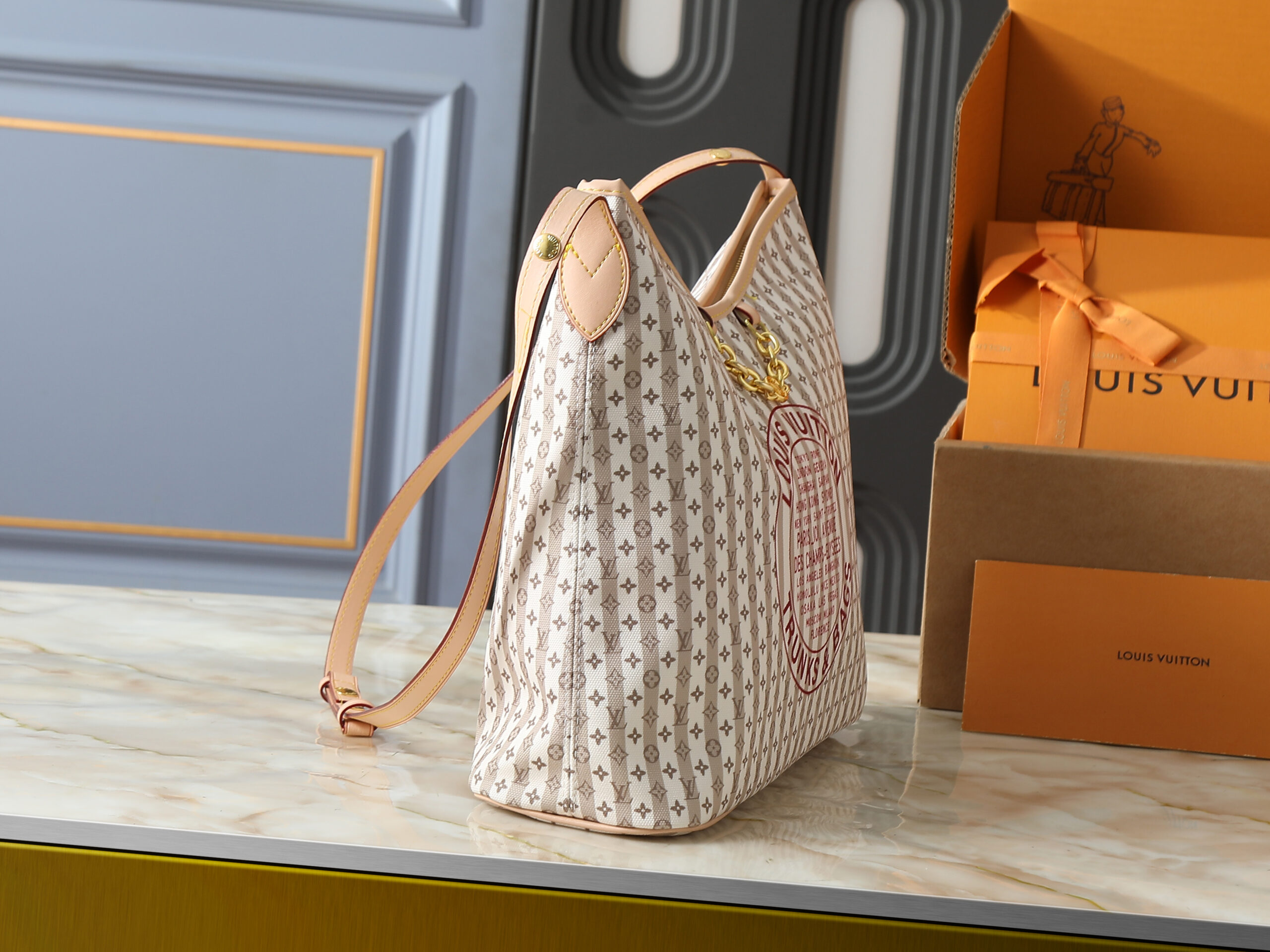 LV Resort Lineup MM M29141 LV Resort Lineup MM M29141