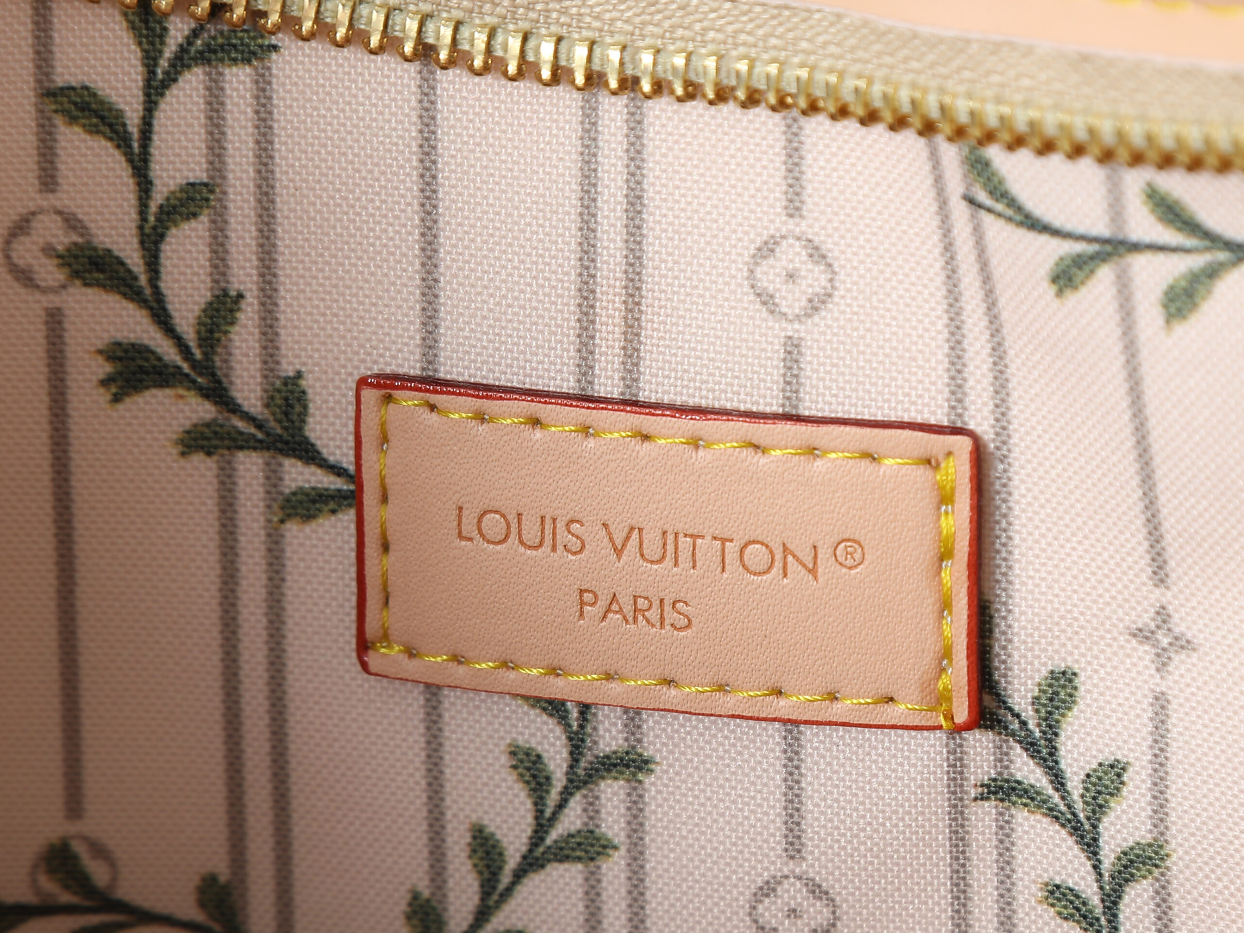 LV Resort Lineup MM M29141 LV Resort Lineup MM M29141