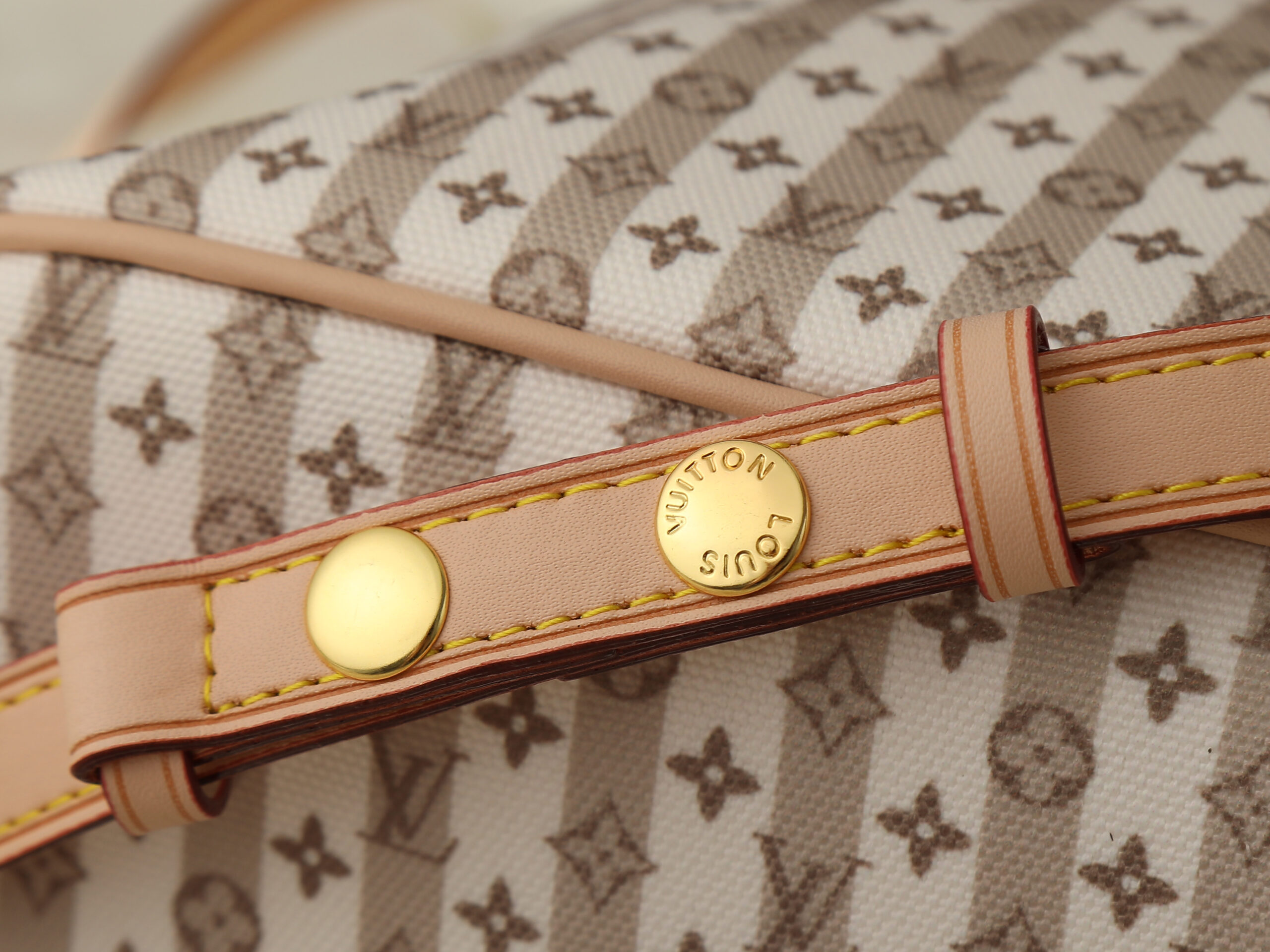 LV Resort Lineup MM M29141 LV Resort Lineup MM M29141