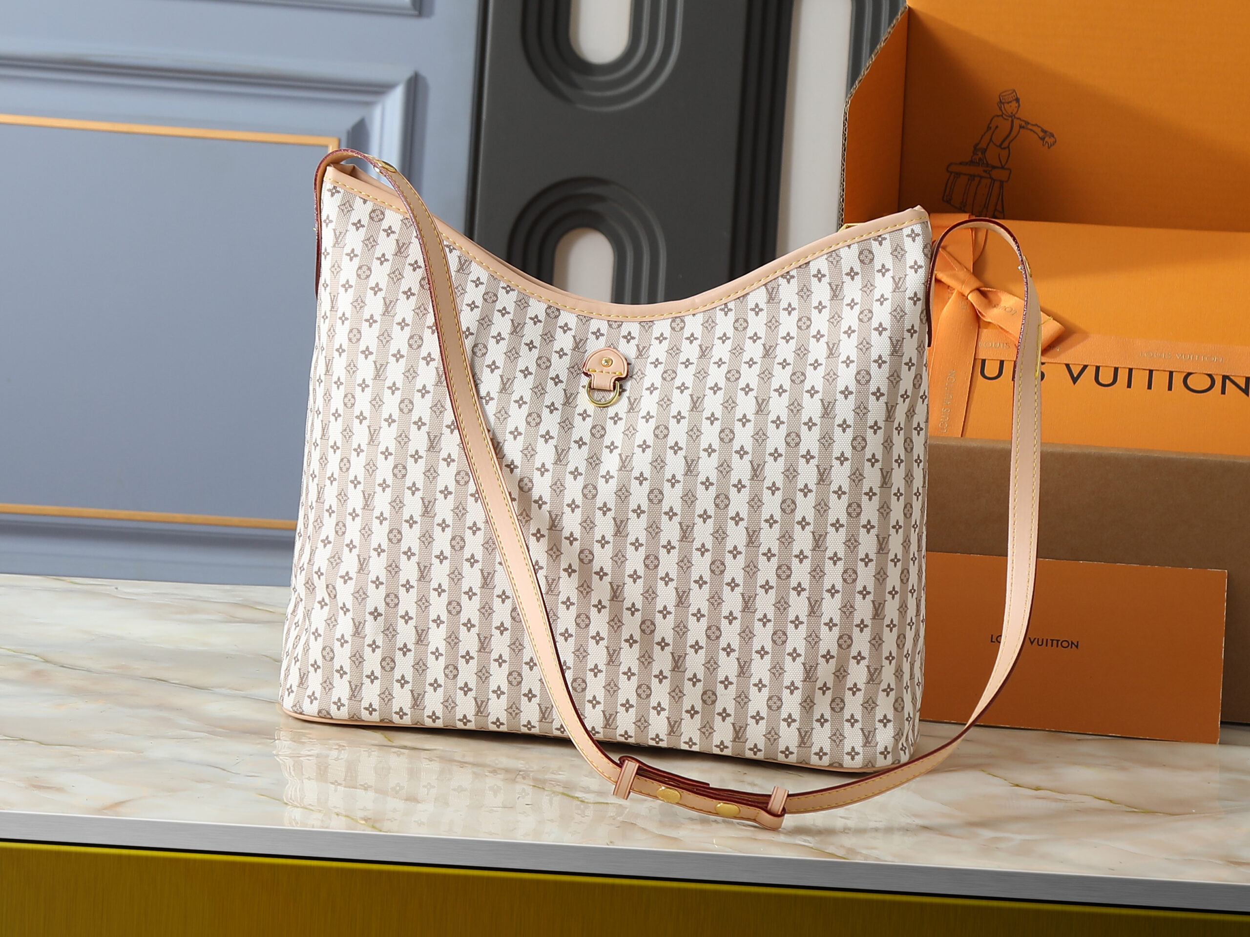 LV Resort Lineup MM M29141 LV Resort Lineup MM M29141